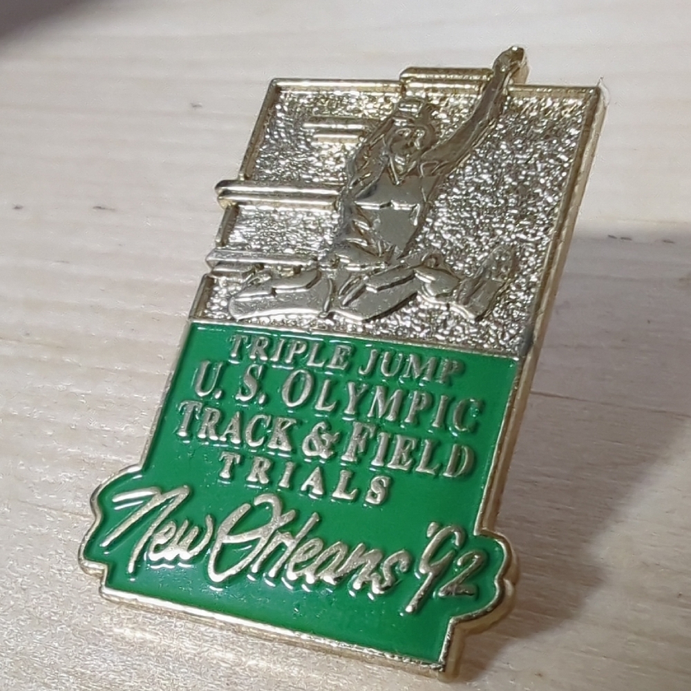 Vintage Gold and Green pin 1992 U.S. Olympic Track & Field Trials New Orleans
